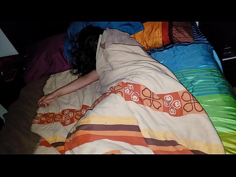 ❤️ Ögey oğul gənc ögey anası yatarkən onu təhqir edir. Keyfiyyətli seks az.porno24-7.ru ❌️